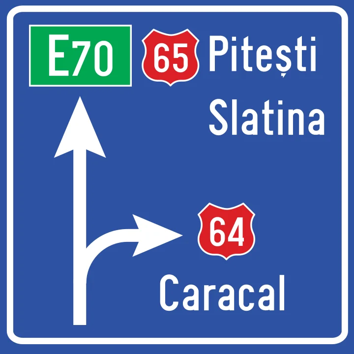Presemnalizarea direcțiilor la o intersecție de drumuri din afara localităților